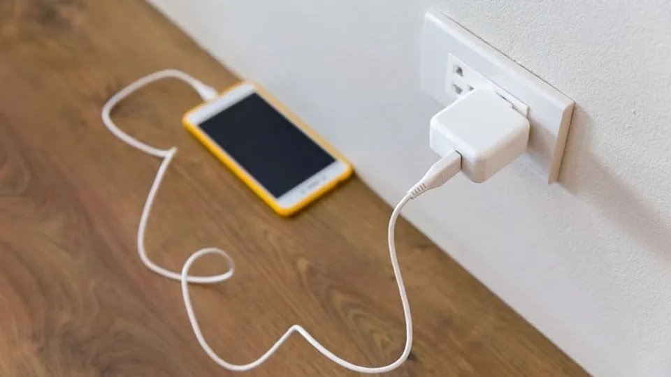 Tips Charge HP yang Benar agar Baterai Lebih Awet dan Terhindar dari Overcharging