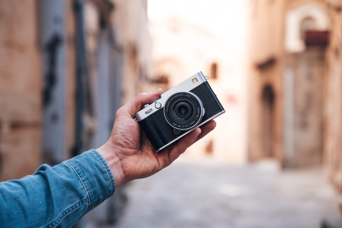 Fujifilm X-E5 Resmi Hadir di Indonesia Bersama Lensa XF23mmF2.8 R WR