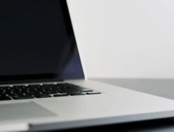 12 Cara Memperkuat Sinyal WiFi di Laptop Biar Internetan Ngebut — Nomor 7 Sering Diremehkan!