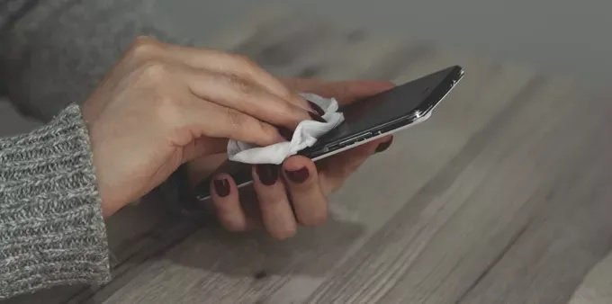 Layar Mulus Tanpa Noda: Cara Hilangkan Sidik Jari di HP Android dengan Aman & Anti Merusak